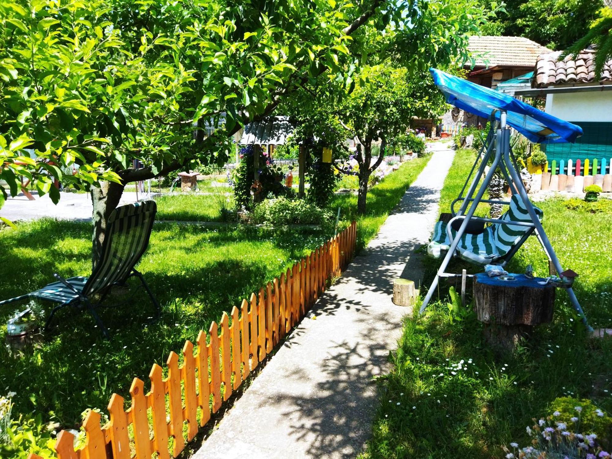 Hotel Къща Под Наем Petrova Cherven  Exterior foto